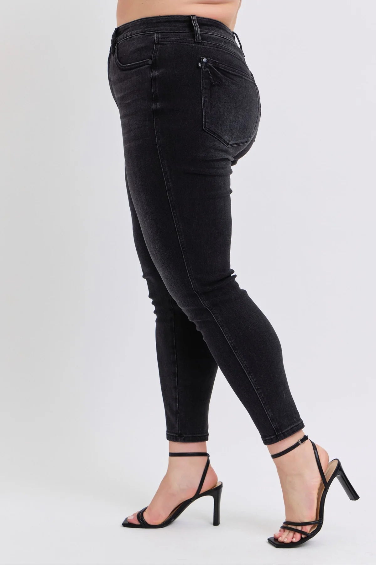 Judy Blue Mid-Rise Tummy Control Skinny Jeans (Plus)