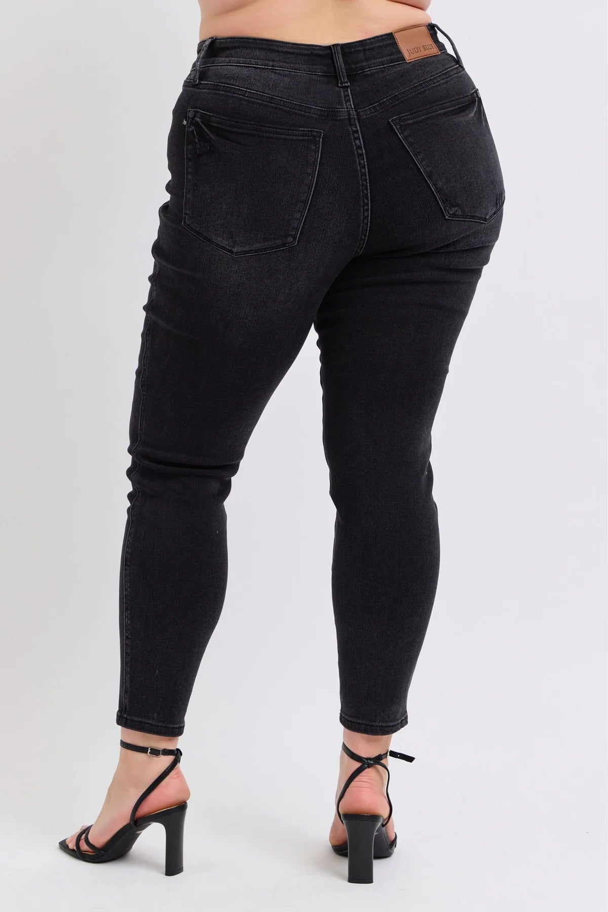 Judy Blue Mid-Rise Tummy Control Skinny Jeans (Plus)