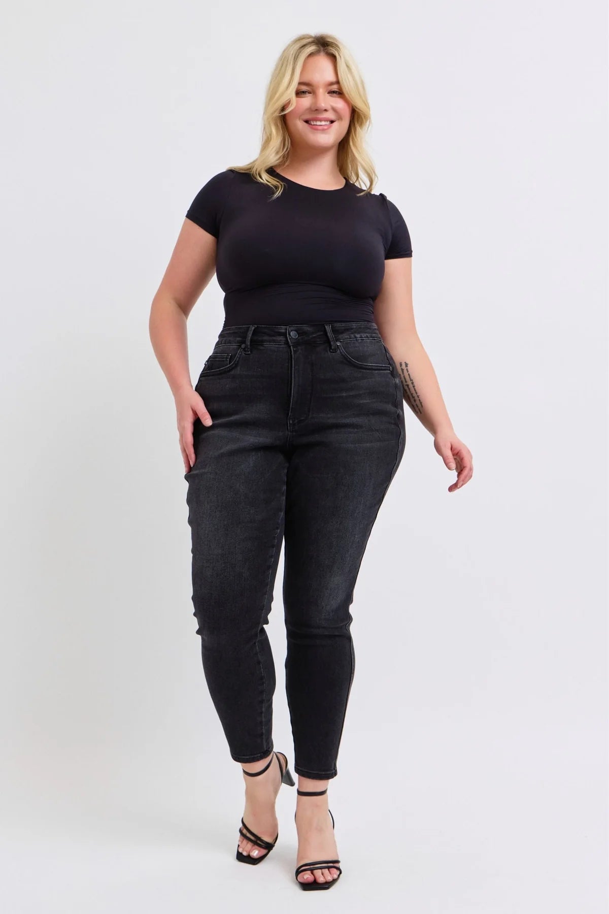 Judy Blue Mid-Rise Tummy Control Skinny Jeans (Plus)