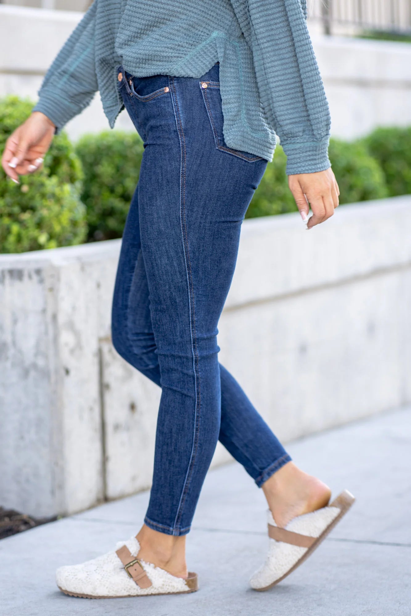 Judy Blue Mid-Rise Tummy Control Classic Skinny