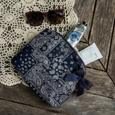 Case-Mate : Navy Bandana Bow Crinkle Makeup Bag